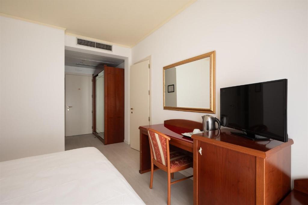 TV a/nebo společenská místnost v ubytování Noventa Hotel