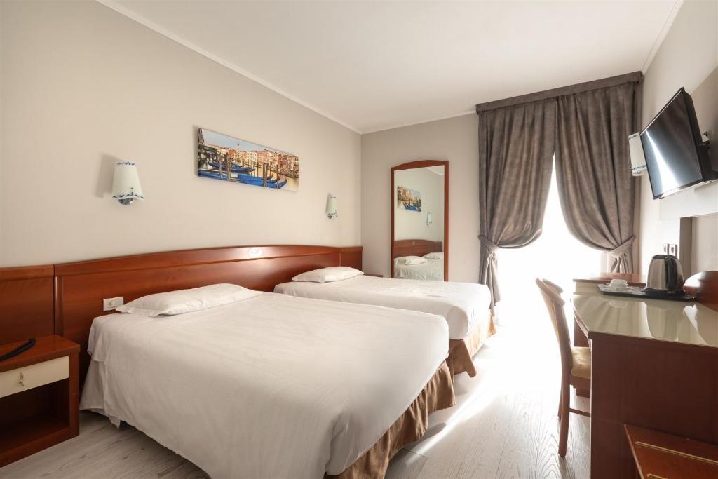 Postel nebo postele na pokoji v ubytování Noventa Hotel