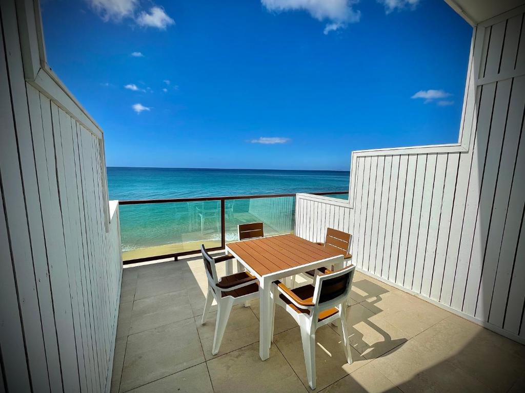 1 Corcega Beachfront Suites - Sala De Cuádruple Premium