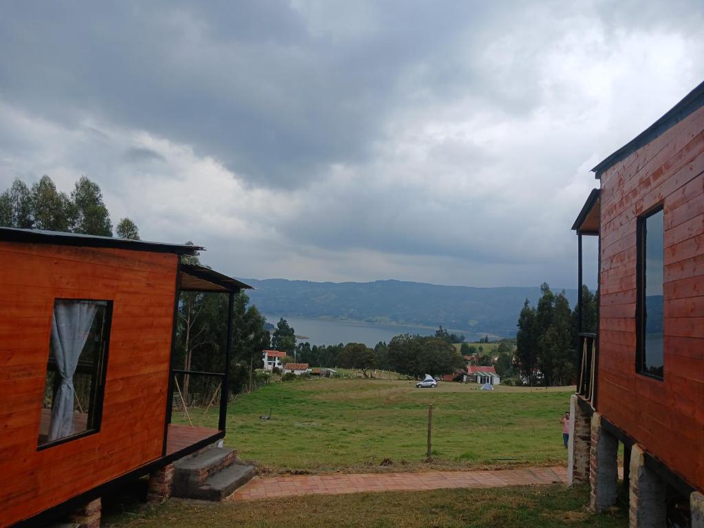 Nespecifikovaný výhled na hory nebo výhled na hory při pohledu z hotelu