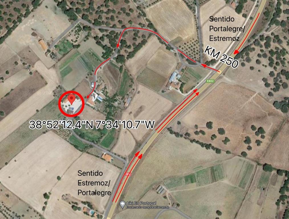 a map showing the location of a parking lot at Alojamento do Monte in Estremoz