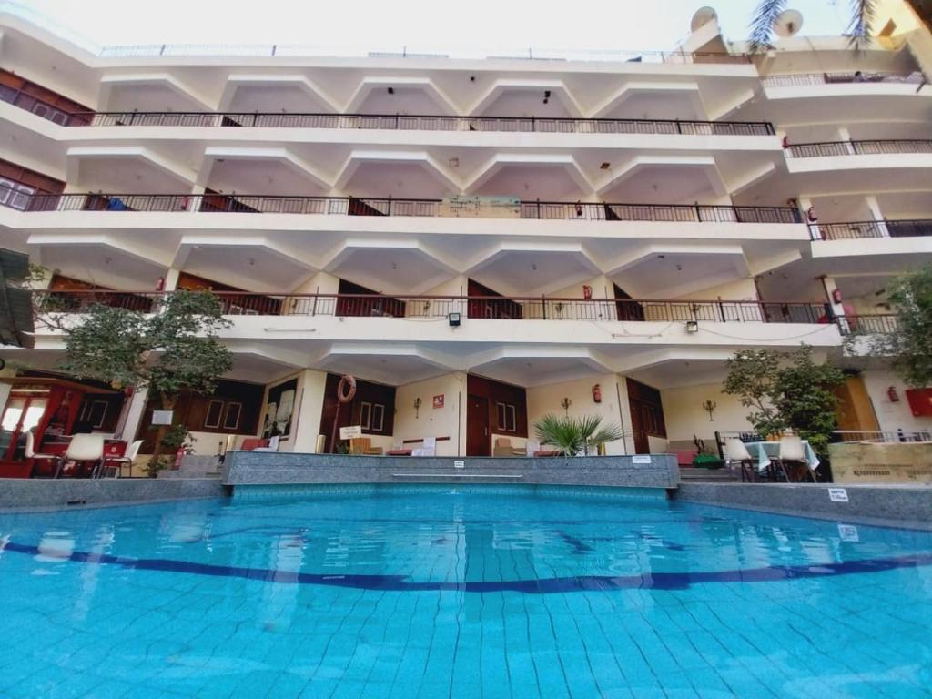 Bazén v ubytování Rezeiky Hotel & Camp nebo v jeho okolí