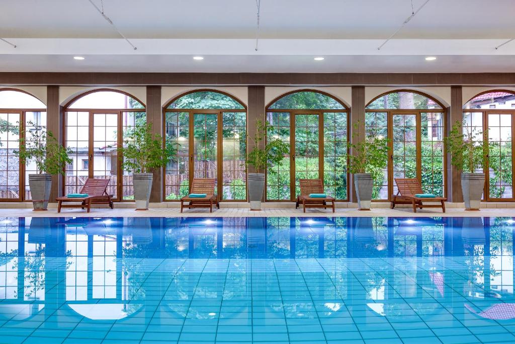 Bazén v ubytování Hotel Konradówka Wellness & SPA - 300 metrów do centrum nebo v jeho okolí