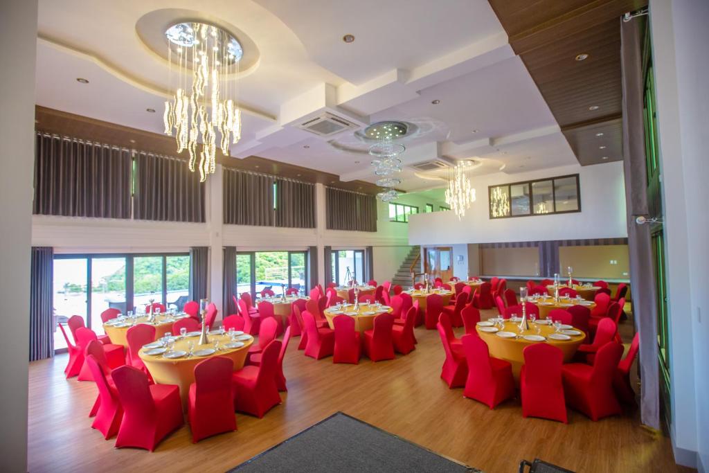 Restaurace v ubytování Horizon Hotel Romblon