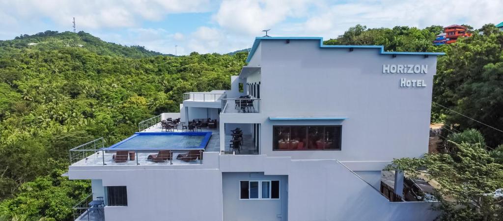 Nespecifikovaný výhled na hory nebo výhled na hory při pohledu z hotelu