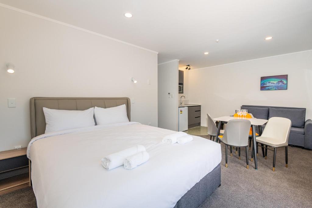 Aurora City Suites Motel