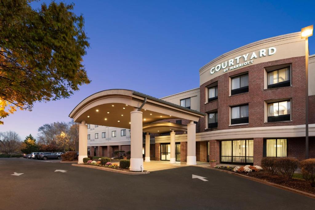 a front view of a hotel with a parking lot at Courtyard Wall at Monmouth Shores Corporate Park in Wall Township