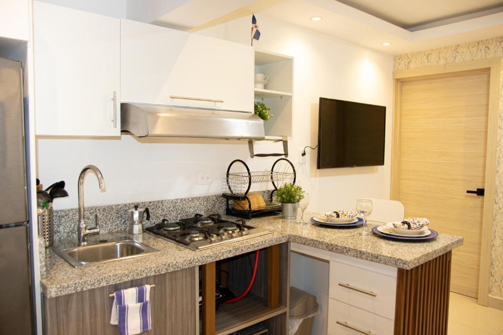 a kitchen with a sink and a counter top at Casa de Nini in Santo Domingo