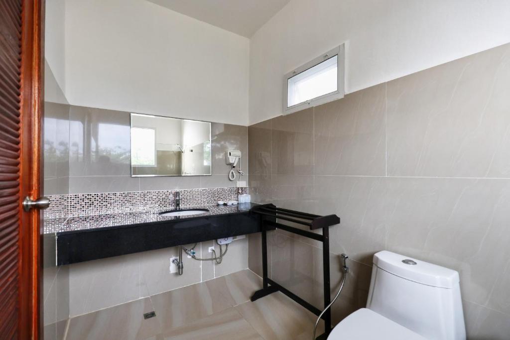 Horizon Beach Resort Koh Jum - 11