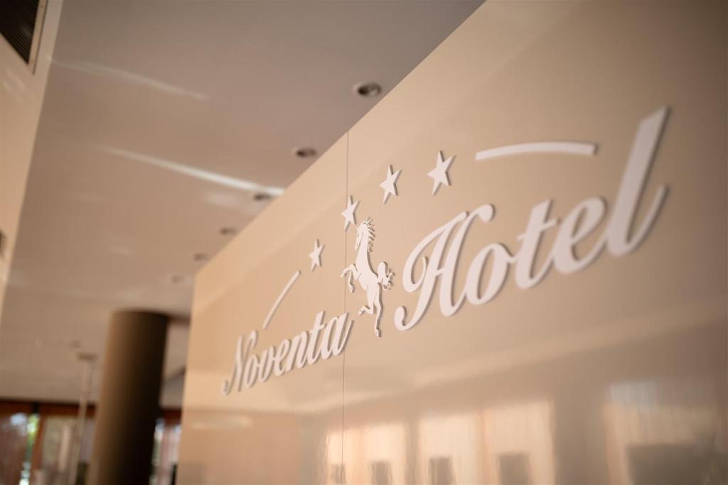 Certifikát, hodnocení, plakát nebo jiný dokument vystavený v ubytování Noventa Hotel