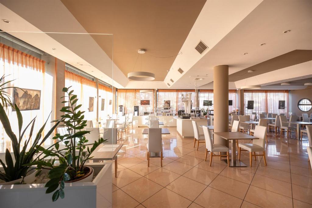 Restaurace v ubytování Noventa Hotel