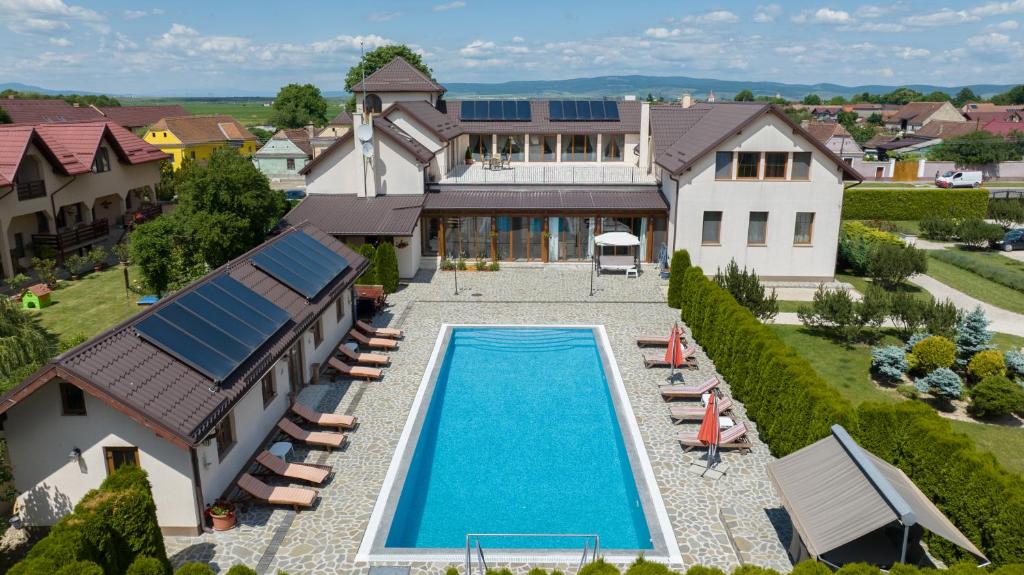 Green Yard Resort - Gorgeous property near Brașov with Private Garden, Tennis Court, Gym, Pool and Mesmerising Views over the Mountains - Habitación Doble Con Terraza