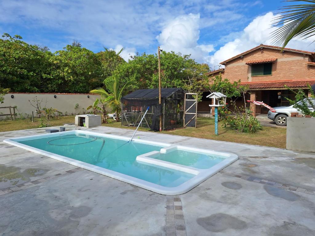Bazén v ubytování Casa na Praia com Piscina nebo v jeho okolí