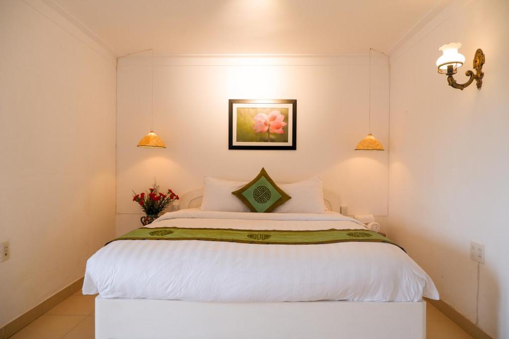 Purple Hue - Charming Riverside - 11