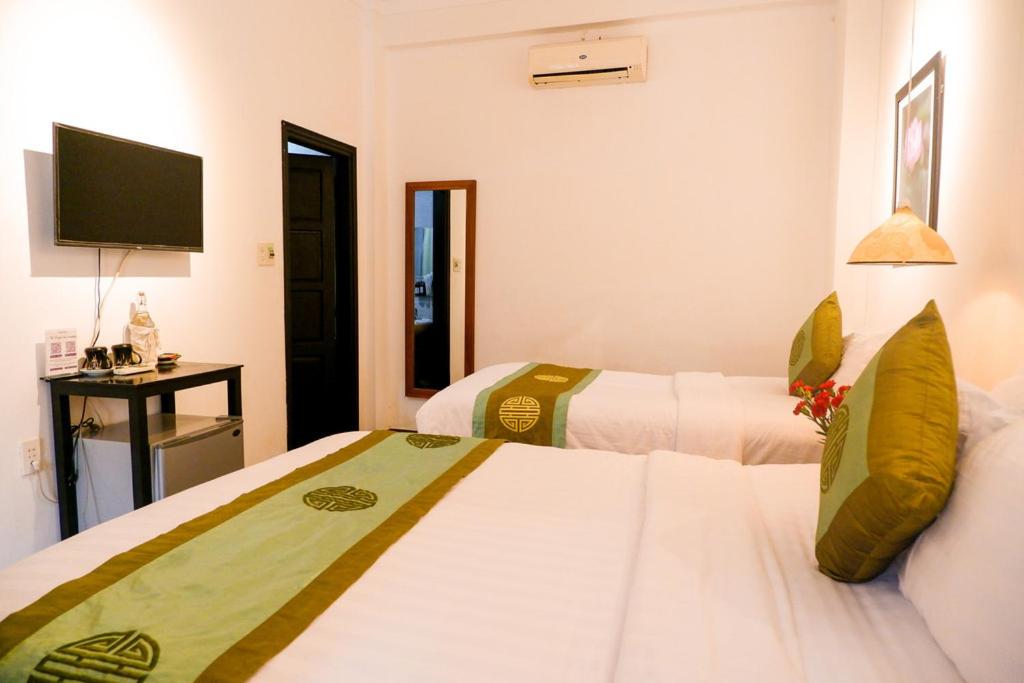 Purple Hue - Charming Riverside - 10