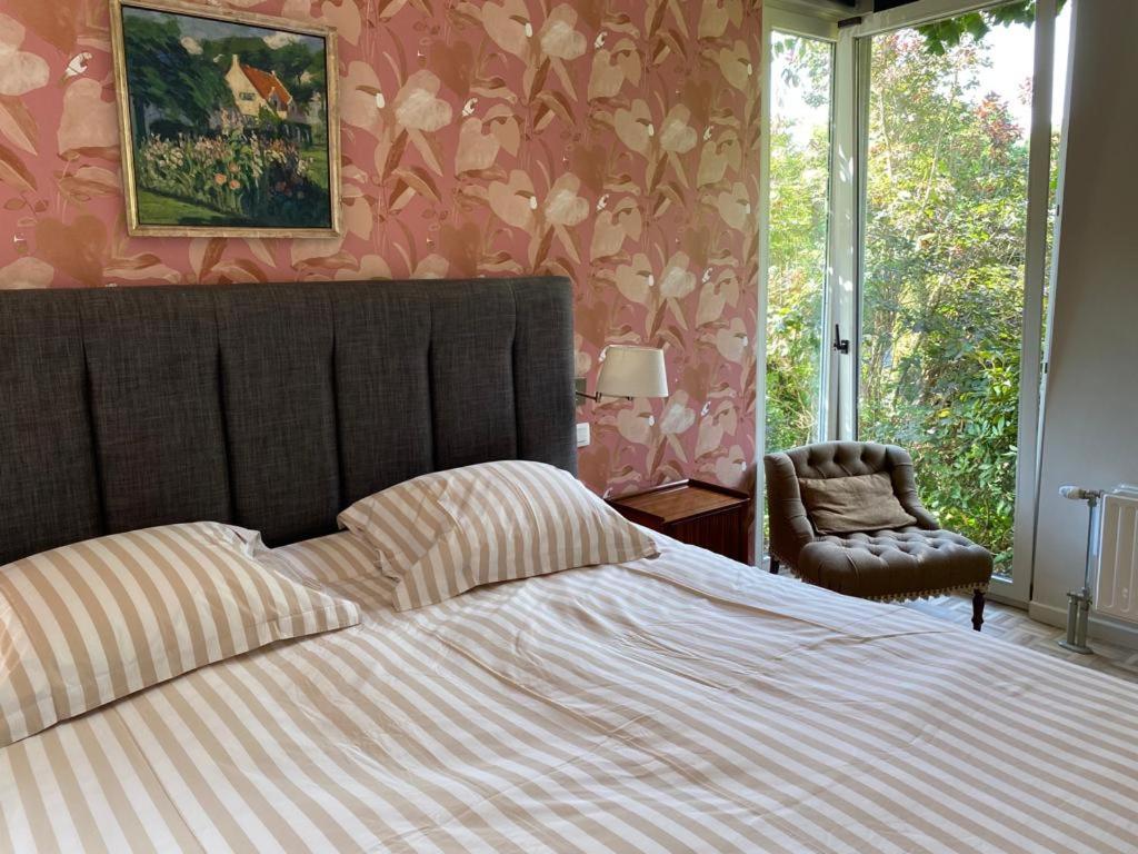 En eller flere senge i et værelse på Belair Country house ground floor