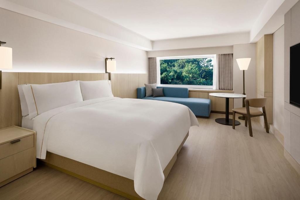 Postel nebo postele na pokoji v ubytování The Westin Josun Busan