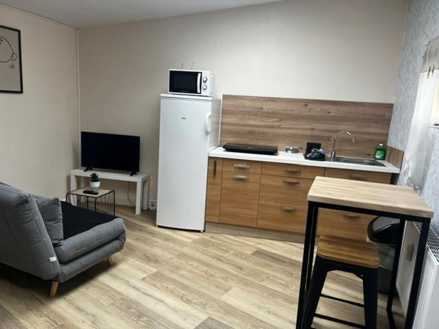 Kuchyň nebo kuchyňský kout v ubytování DOUAI 3 Joli studio face à la gare