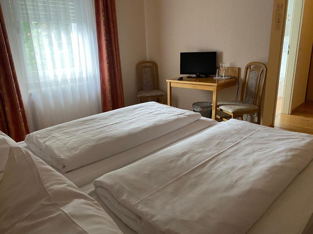 Postel nebo postele na pokoji v ubytování Hotel Sonne - Haus 2