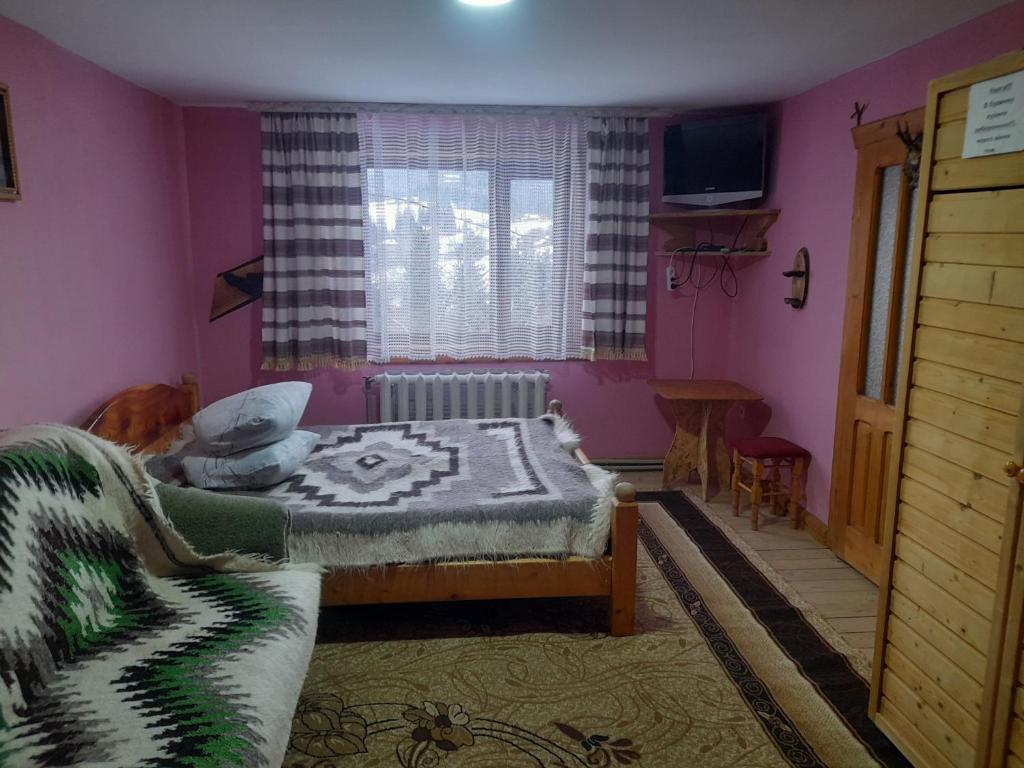 Postel nebo postele na pokoji v ubytování Na gorbochku u Natali