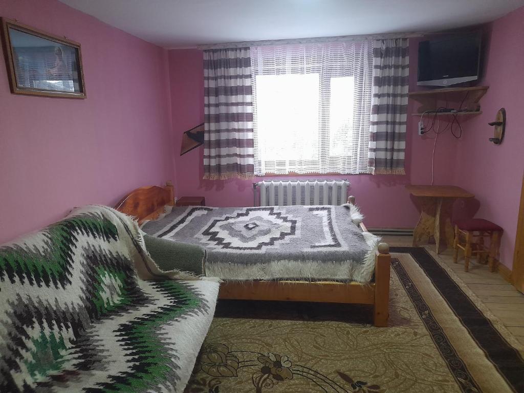 Postel nebo postele na pokoji v ubytování Na gorbochku u Natali