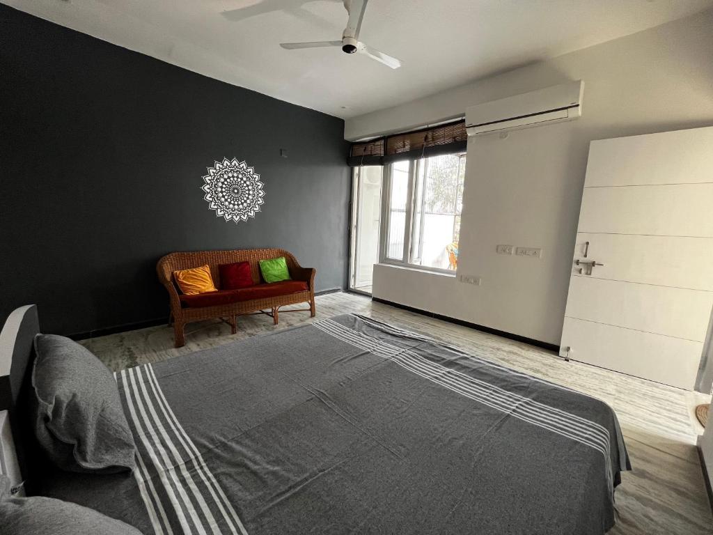 Postel nebo postele na pokoji v ubytování Metro Connected Homestay with Parkview