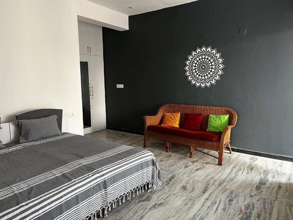 Postel nebo postele na pokoji v ubytování Metro Connected Homestay with Parkview