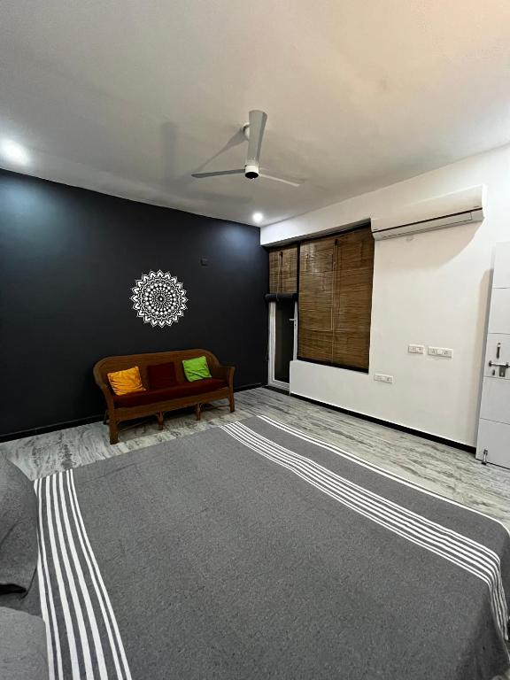 Postel nebo postele na pokoji v ubytování Metro Connected Homestay with Parkview