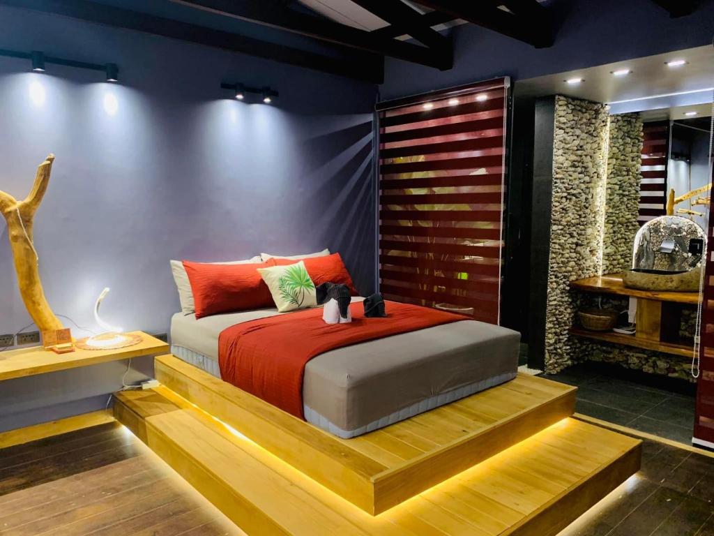 Postel nebo postele na pokoji v ubytování Rockinnest Hotel El Nido