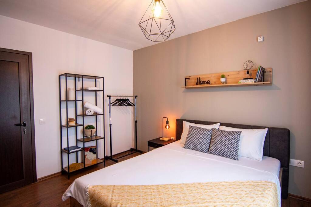 Apartment with private parking 2