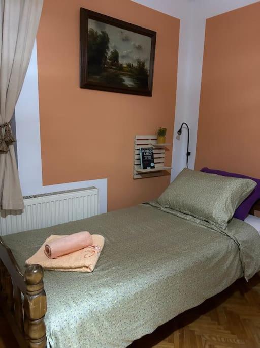 Postel nebo postele na pokoji v ubytování Jordan Apartman