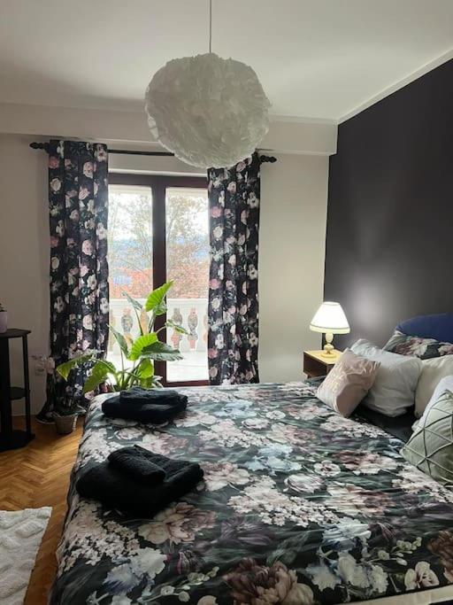 Postel nebo postele na pokoji v ubytování Jordan Apartman