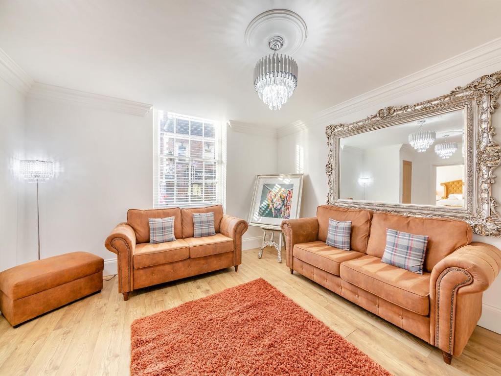 a living room with two couches and a mirror at Iris Apartment - Uk45966 in Yarm