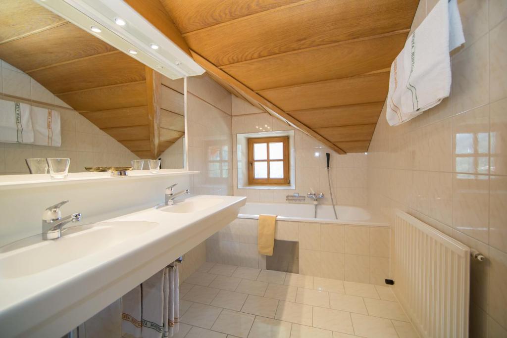 Koupelna v ubytování Apartment Steinbock