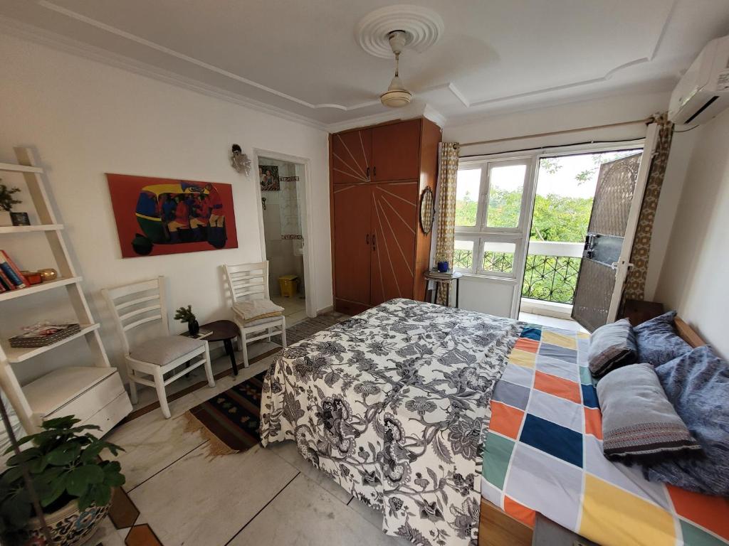 Fotografie z fotogalerie ubytování Nice Bedroom with Private Ensuite Bathroom v Novém Dillí
