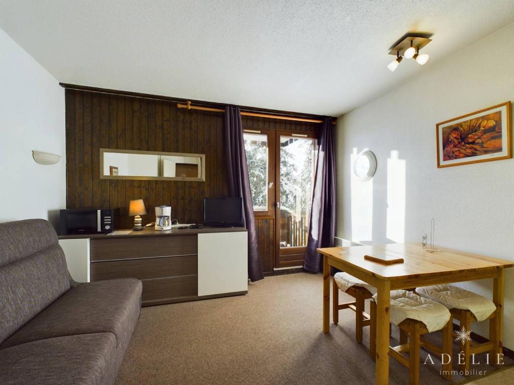 Studio Montvalezan-La Rosière, 1 pièce, 4 personnes - FR-1-398-556にあるキッチンまたは簡易キッチン