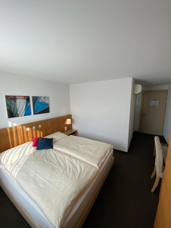 Postel nebo postele na pokoji v ubytování Businesshotel Lux