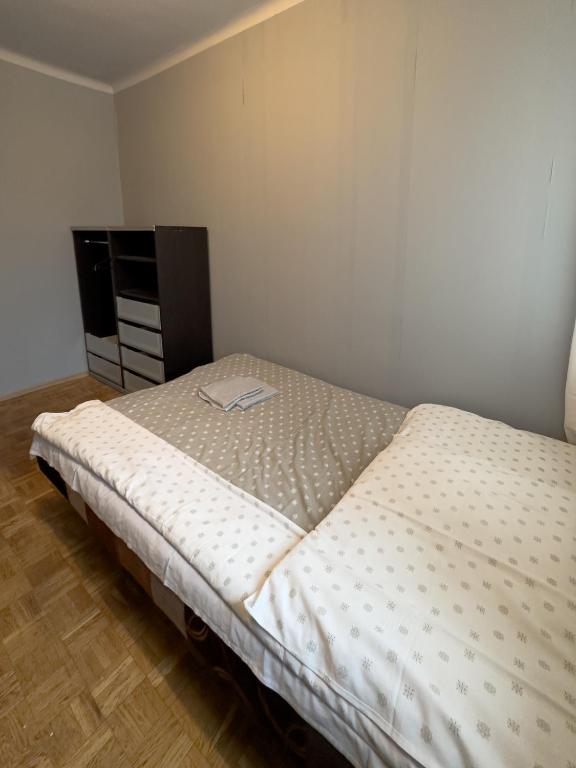 Posteľ alebo postele v izbe v ubytovaní Kwadrat B&B Jałowego