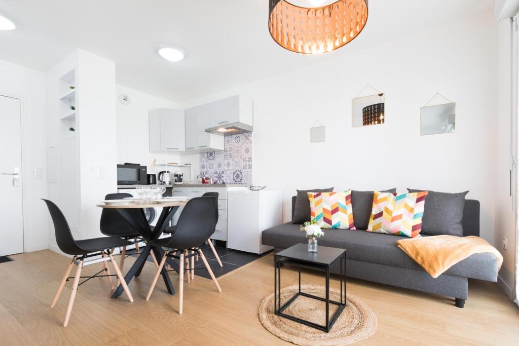 Η κουζίνα ή μικρή κουζίνα στο City Chic Apartment between Paris & Disneyland