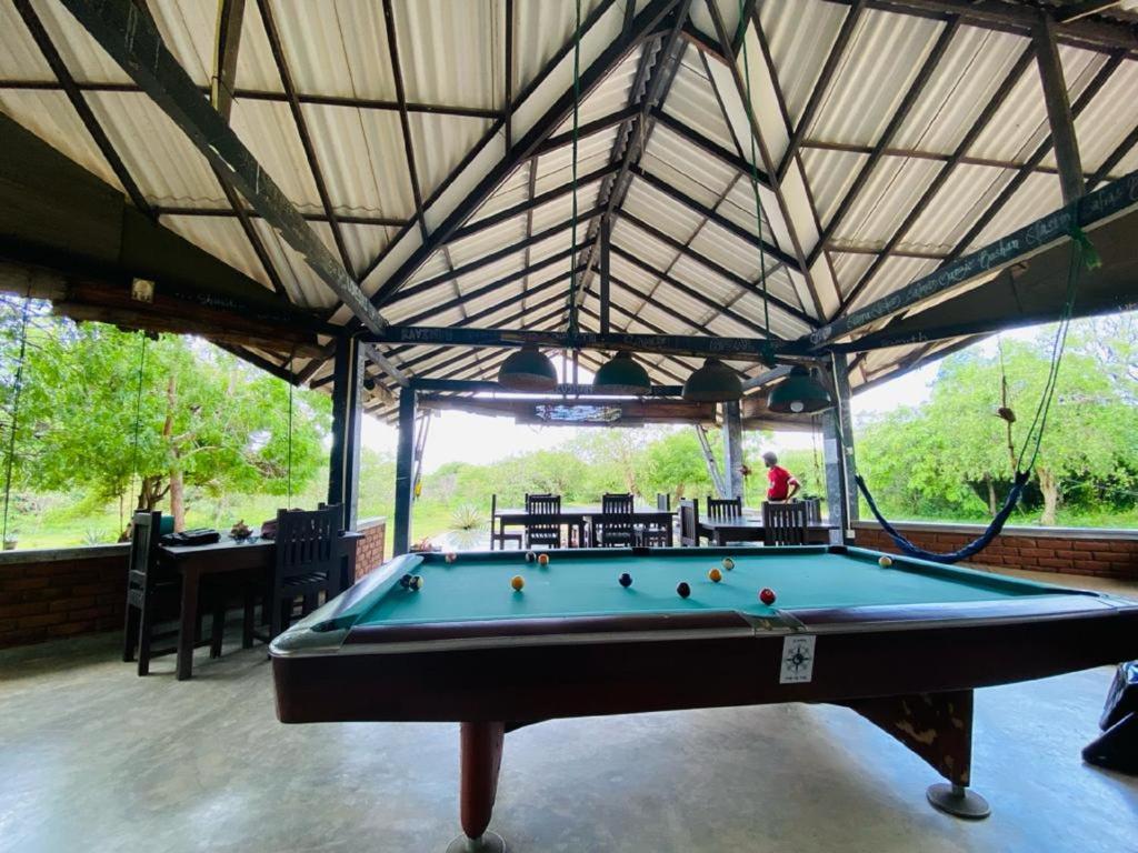 Biliardový stôl v ubytovaní Yala Ying Yang Hostel & Camping