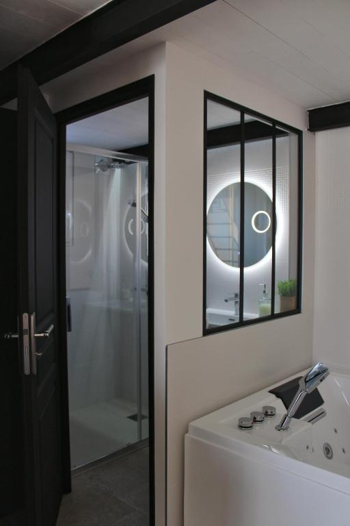 a bathroom with a sink and a mirror at Gîte spa la parenthèse in Sauve