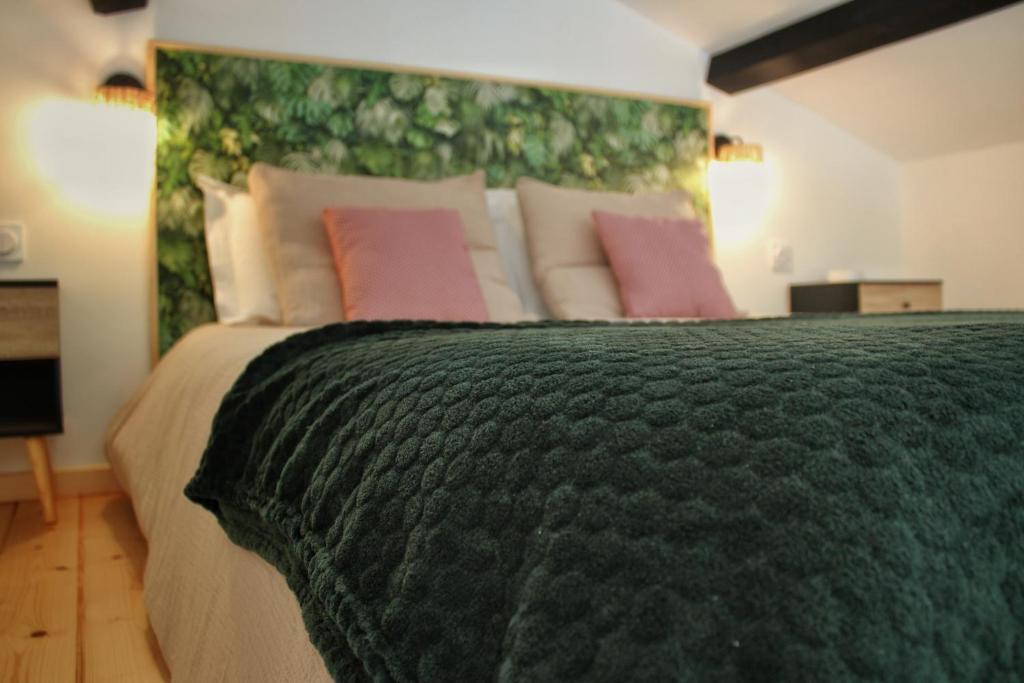 Postel nebo postele na pokoji v ubytování Gîte spa la parenthèse,privatif,sauve,gard,Occitanie