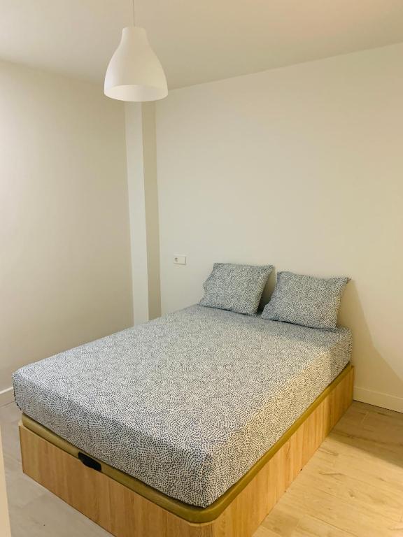 Pisos con Piscina Barrio Exclusivo-WizinkCenter alquiler temporada - Apartment With Balcony