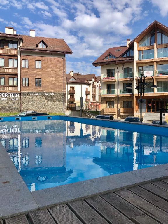 Bazén v ubytování GVC New Gudauri Apartments Loft nebo v jeho okolí