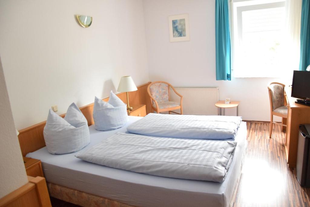 Postel nebo postele na pokoji v ubytování Niebuhrs Hotel