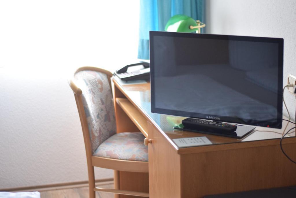 TV a/nebo společenská místnost v ubytování Niebuhrs Hotel