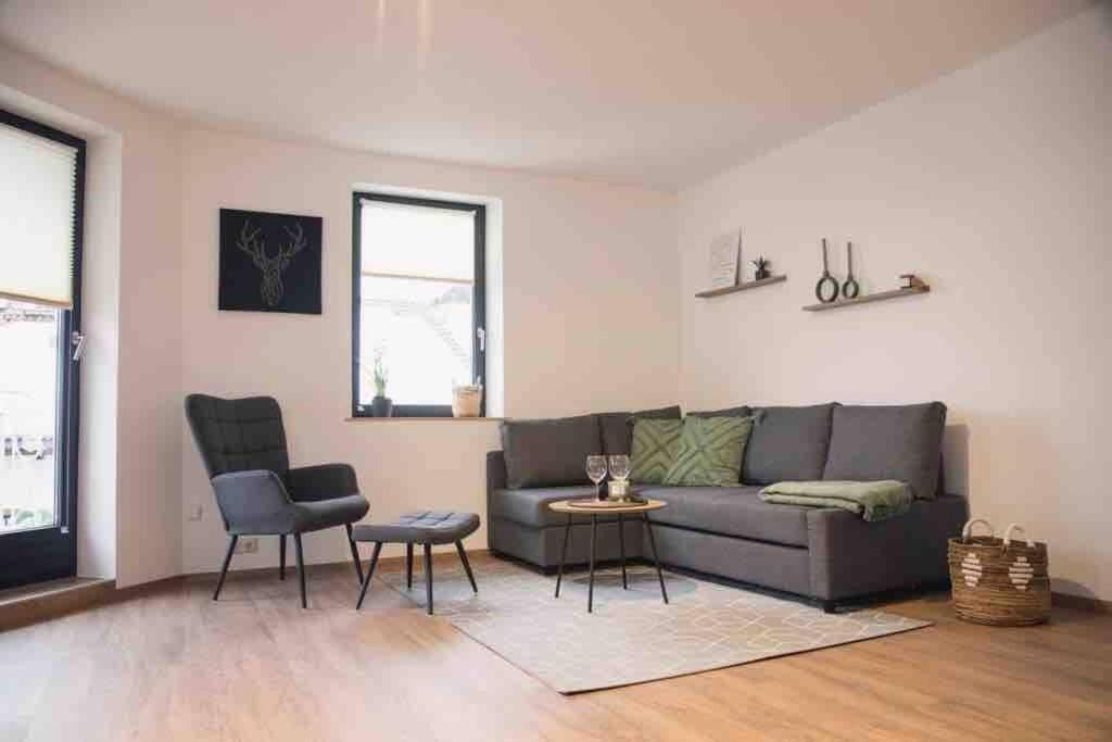 Posezení v ubytování Ferienwohnung im Allgäu-sonnigen Balkon und Alpenpanorama, 5 min zum See