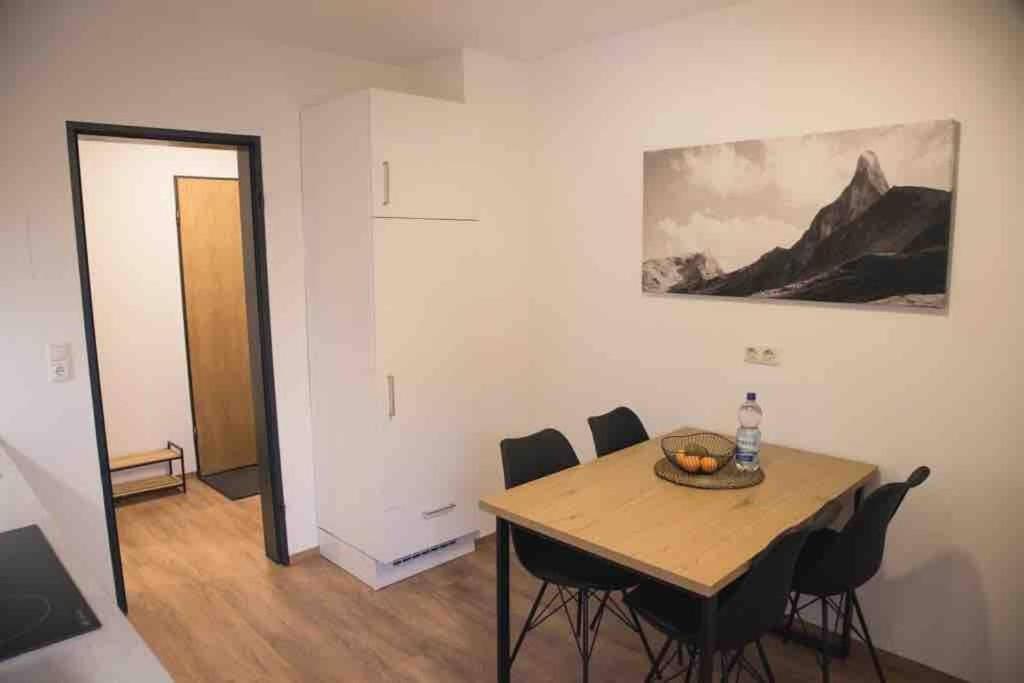 Posezení v ubytování Ferienwohnung im Allgäu-sonnigen Balkon und Alpenpanorama, 5 min zum See