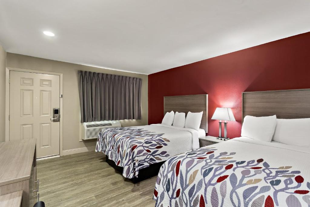 Red Roof Inn Redding - 高级大号床间 - 带两张大号床 - 禁烟