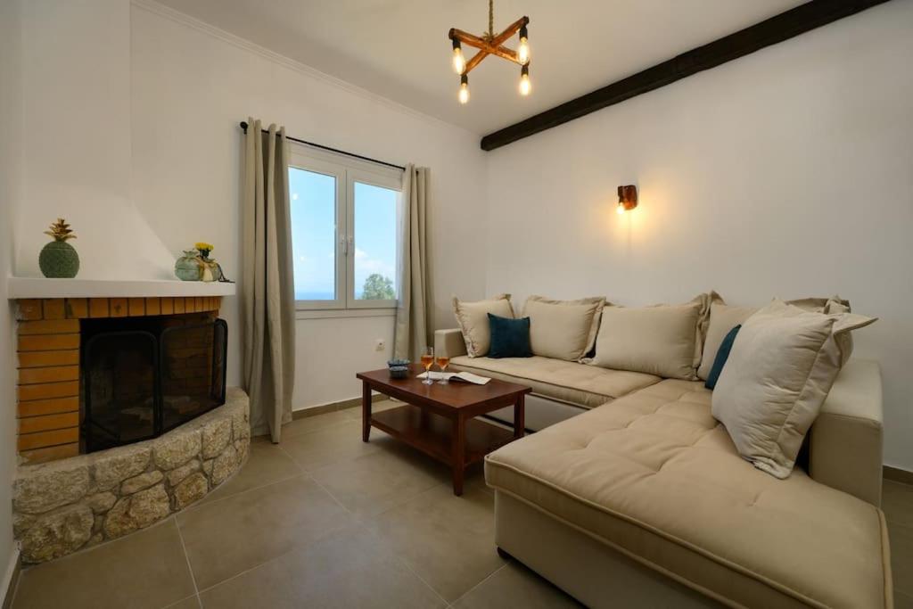 Posezení v ubytování Kalyva Country House, with private beach and pool